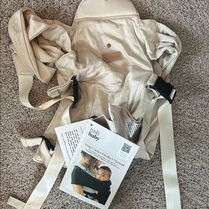 Tush baby snug carrier- new w tags 🩷💝